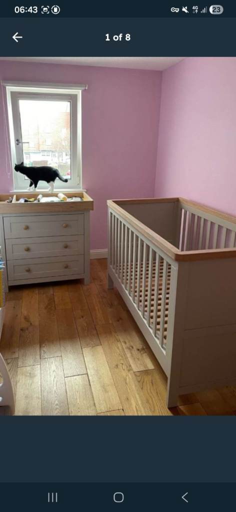 Babies crib/toddlers bed and chest of drawers/changing table