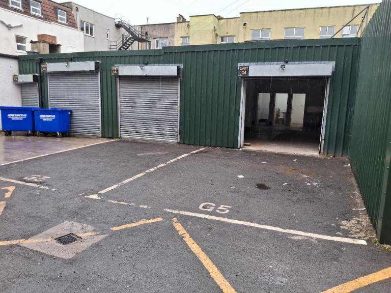 Twin door large unit plenty of parking 