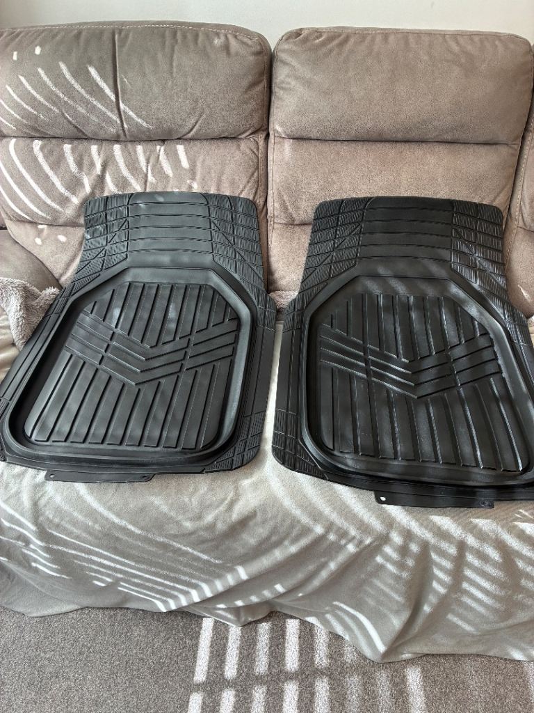 Car mat set and boot liner