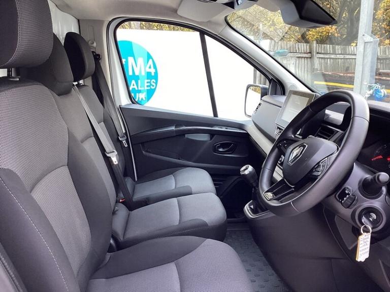 2022 Renault Trafic dCi Blue LL30 Business+ LWB L/R A/C Euro 6 LWB Panel Van Diesel Manual