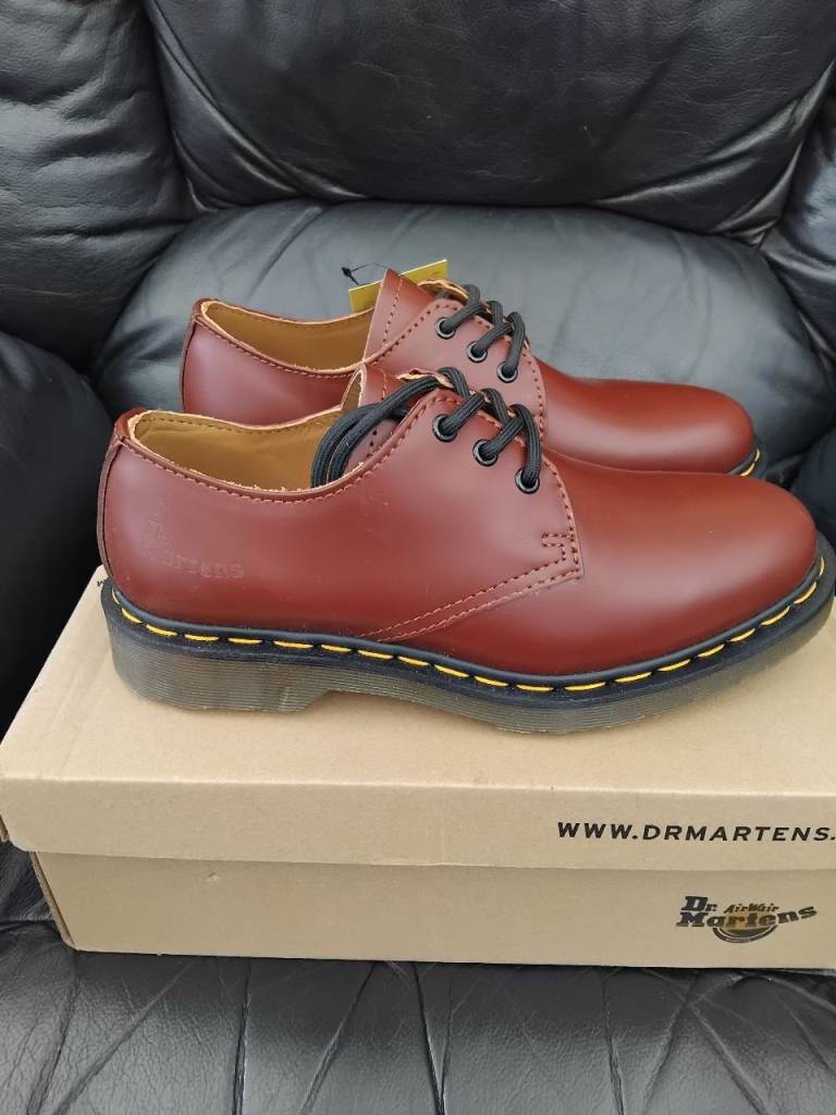 DR MARTENS - AIR WAIR ,  CHERRY RED SMOOTH LEATHER 1461 SHOES SIZE 8 , 100% GENUINE AND AUTHENTIC