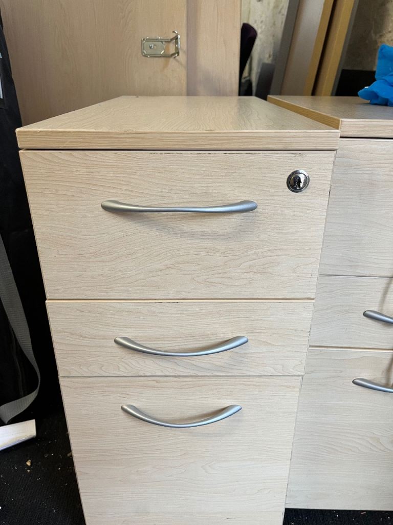 4 Matching drawer units 