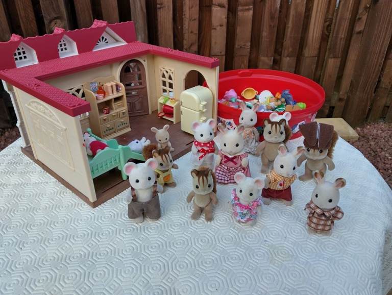 Sylvanian Families Red Roof Country Home with Figures and Furniture