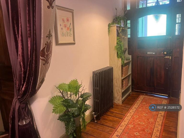 2 bedroom flat in Shawlands, Glasgow, G41 (2 bed) (#2528572)