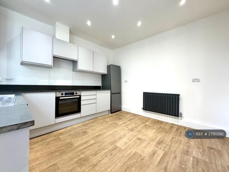 1 bedroom flat in Clarendon Road, Luton, LU2 (1 bed) (#2790292)