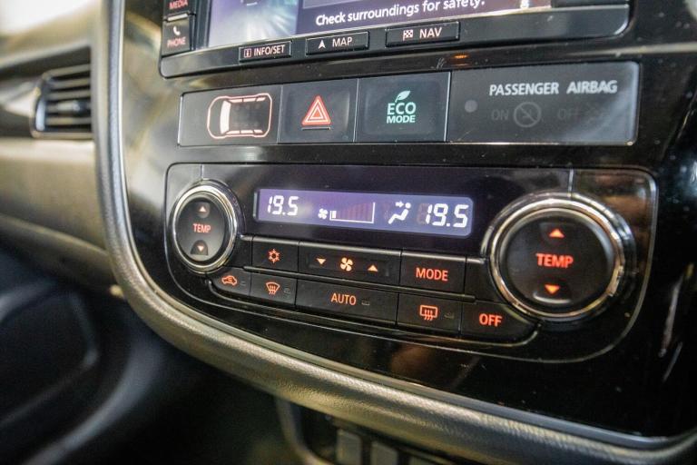 2017 Mitsubishi Outlander 2.0h 12kWh 4h SUV 5dr Petrol Plug-in Hybrid CVT 4WD Euro 6 (s/s) (200 p...