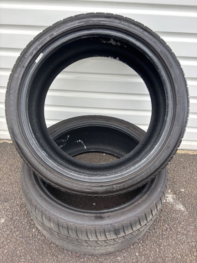 2x part worn tyres 255/35/19 Near New condition