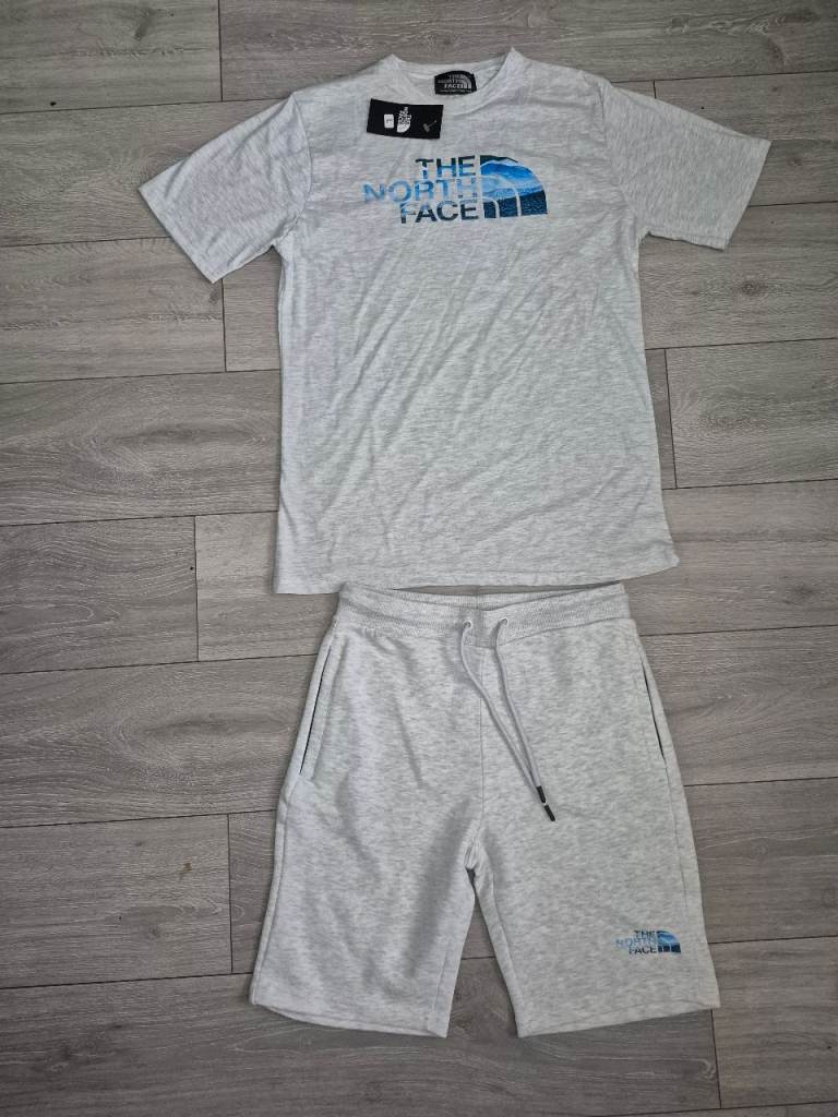 North face sets 