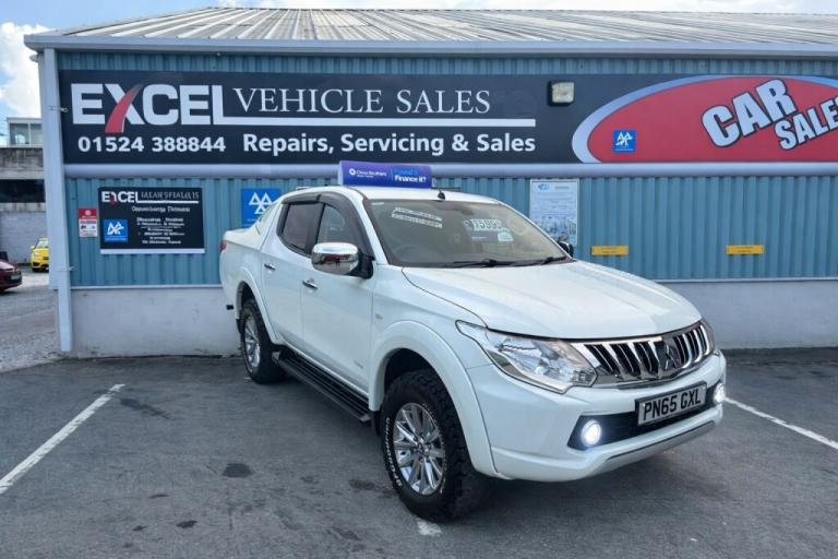 2015 Mitsubishi L200 2.4 DI-D 4X4 TITAN DCB Manual 4x4 Diesel Manual