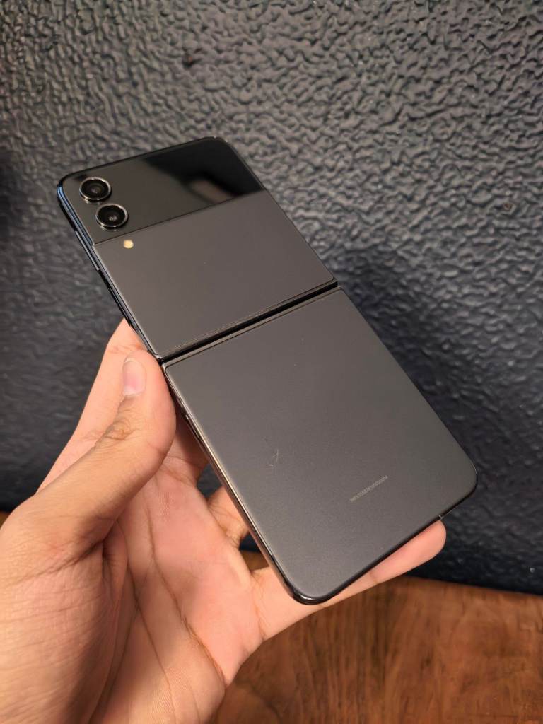 Samsung Galaxy Z Flip 4 5G - 256GB - Black (Unlocked) Smartphone