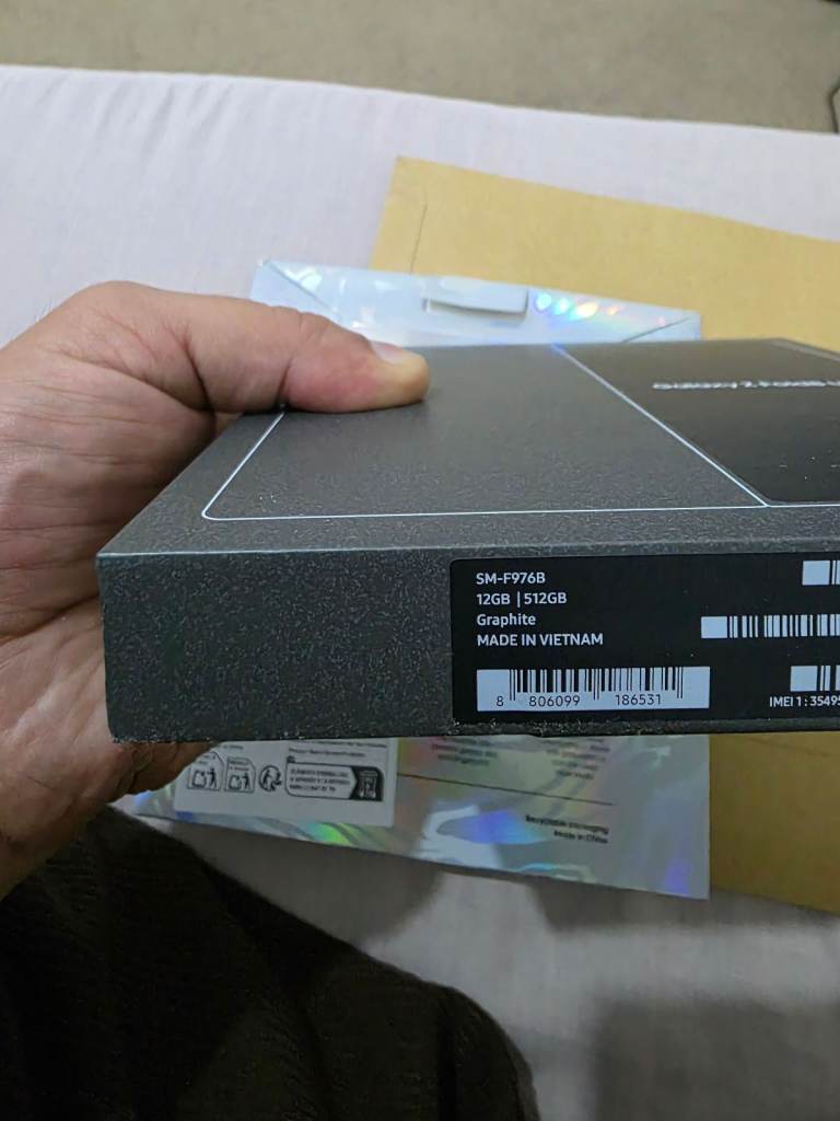 Samsung Galaxy Z Fold 8 Ultra 512GB – Graphite, Brand New Sealed Boxed.