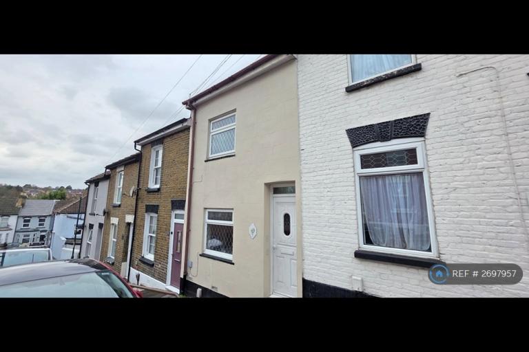 2 bedroom house in Chatham, Chatham, ME5 (2 bed) (#2697957)