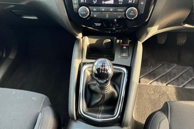 2020 Nissan Qashqai 1.3 DiG-T N-Connecta 5dr HATCHBACK PETROL Manual
