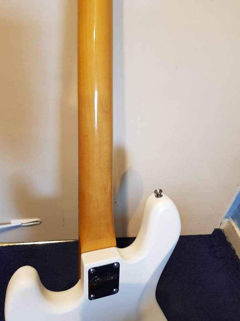 White Bass Guitar with Red Pickguard – Good Condition | in Moortown ...