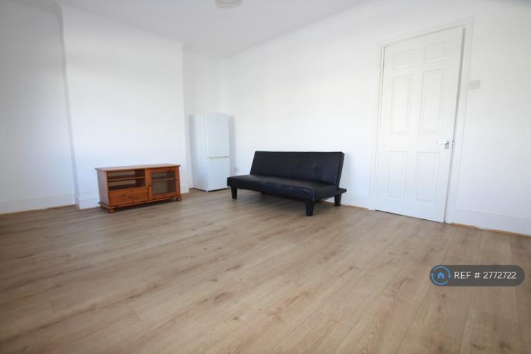 1 bedroom flat in Ranelagh Road, Sheerness, ME12 (1 bed) (#2772722)