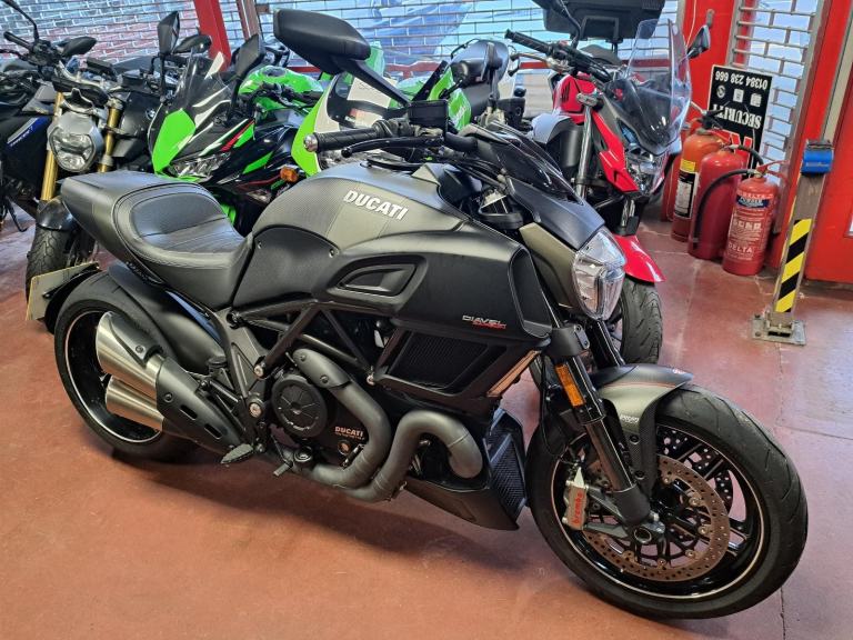 DUCATI DIAVEL CARBON 2019 - 1678 MILES - BELTS DONE - AWAITING PREPARATION
