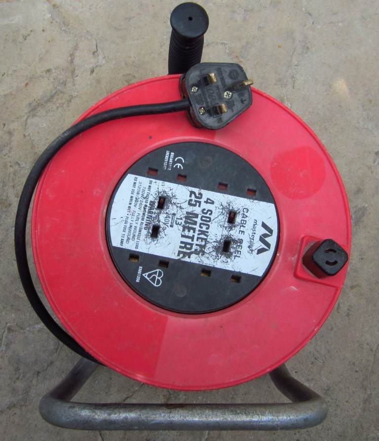 Masterplug 25 Metre Cable Reel. No cuts to the cable 