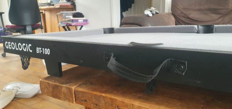 GEOLOGIC BT-100 Pool Table with Accessories
