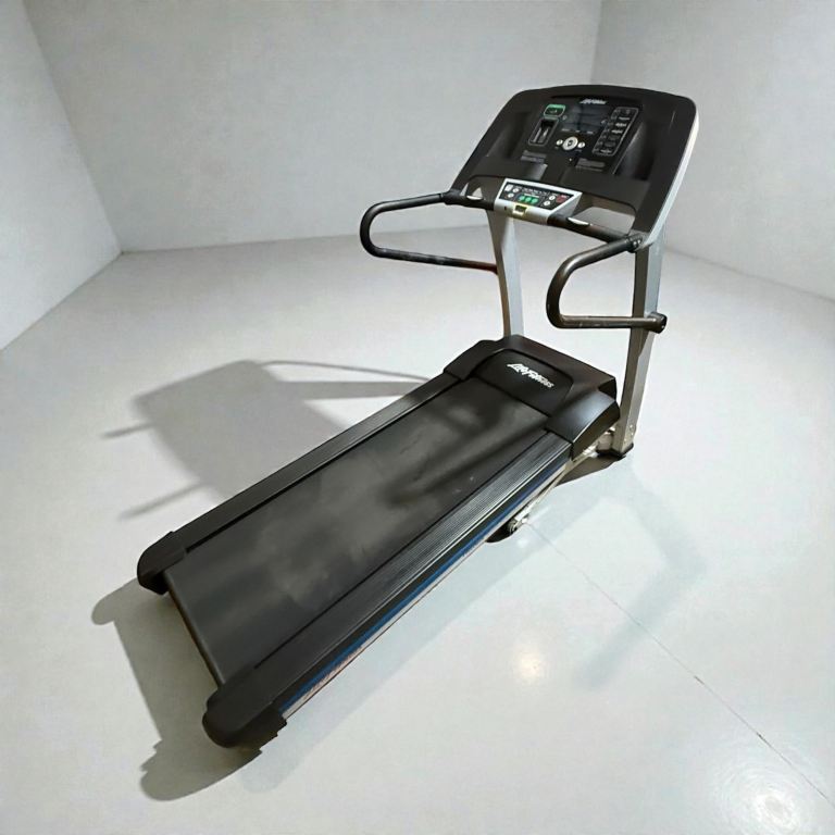 REDUCED - Life fitness treadmill running machine - FREE DELIVERY 