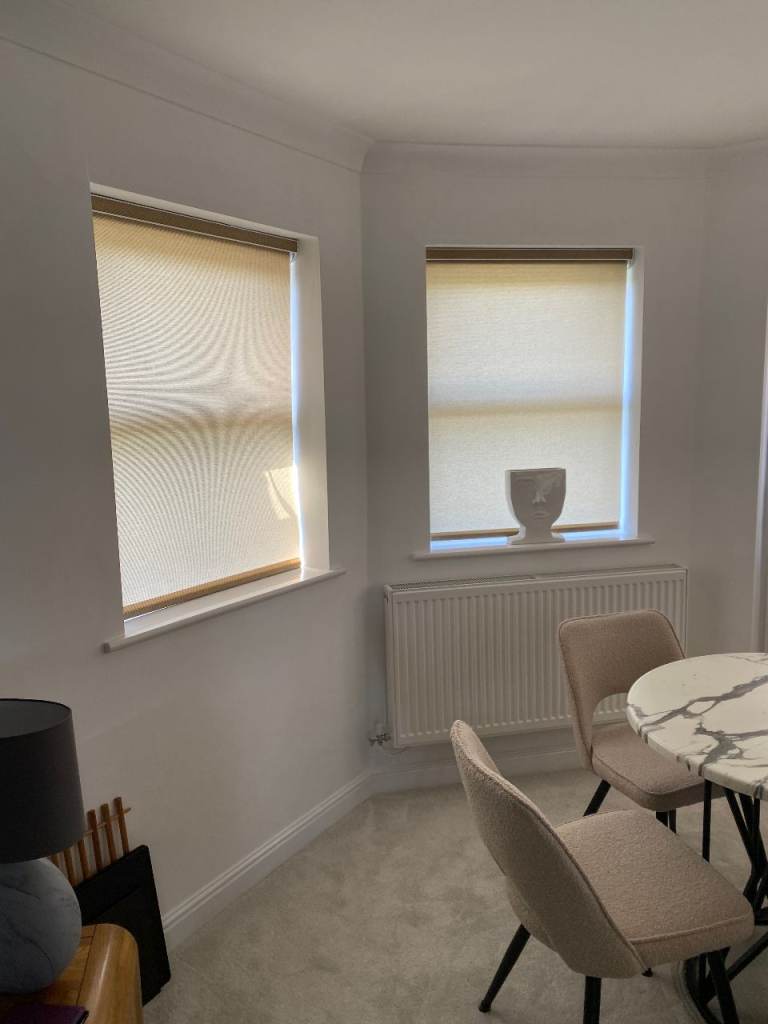 For Sale 5 window roller blinds plus 1 door blind all chain operated.