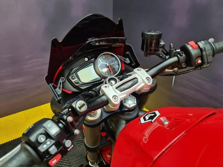 Triumph Speed Triple S 1050 Red
