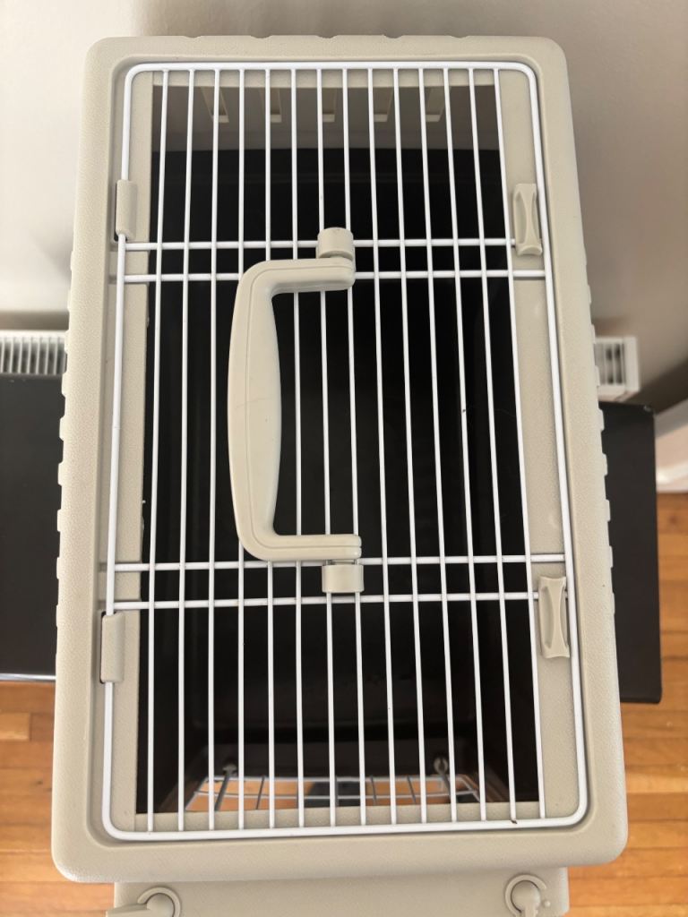 Pet carrier small pet good condition 