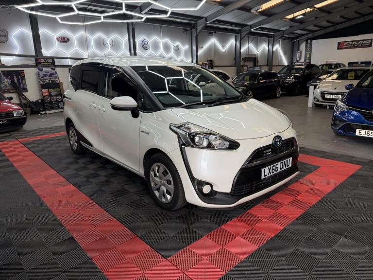 TOYOTA SIENTA 7 Seater Hybrid 2017