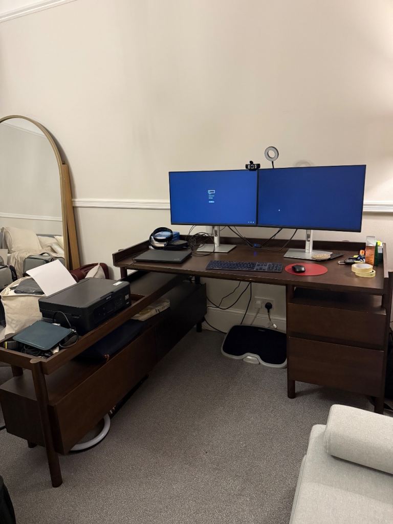 Madecom wood corner desk