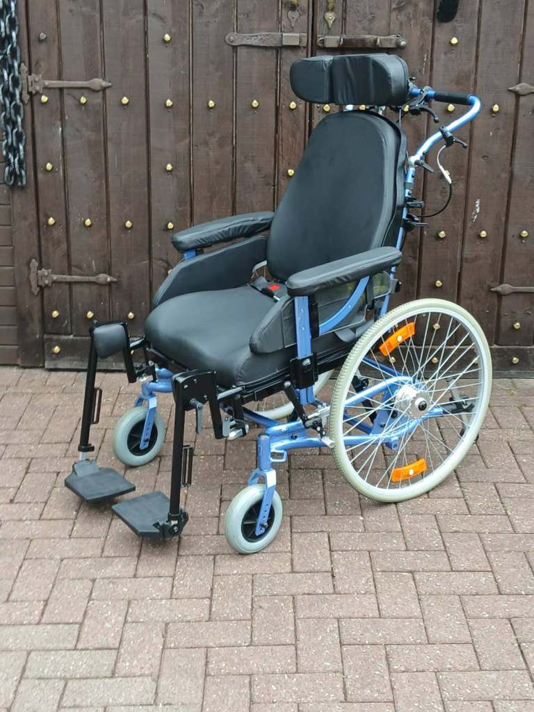 ADULT SIZE TRANSPORTATION MOBILITY CHAIR ... MULTI-ADJUSTABLE IN AS NEW CONDITION