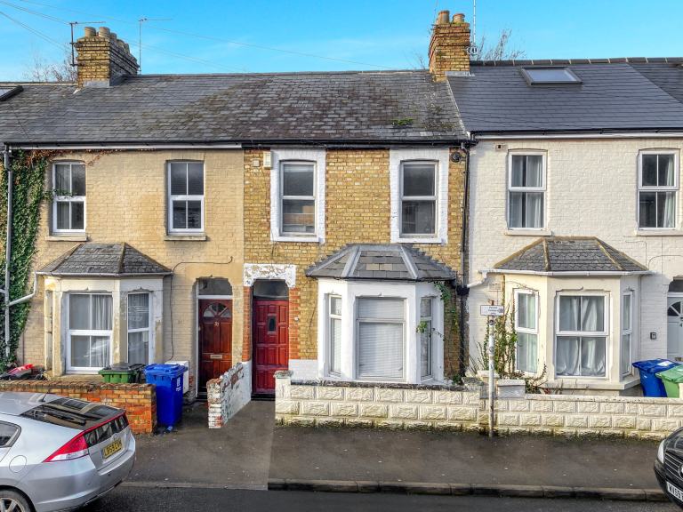 2 bedroom flat in 39 East Avenue, Oxford, OX4 Book Online - The Rent Guru {279}