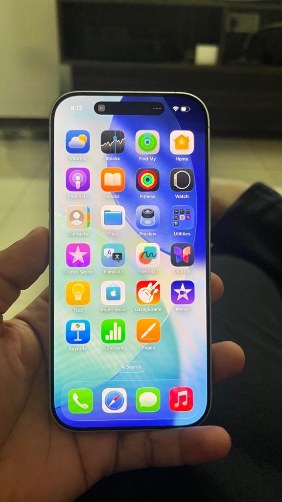 Apple iPhone 17 Pro Max 256GB – White/Silver, Mint AAA Condition