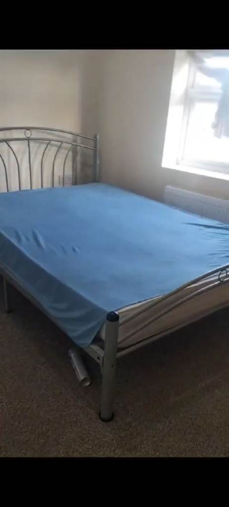 Spacious Bright fresh double room available to rent [ share with Indian family ]