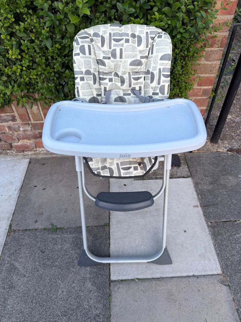 Joie Baby High Chair with Tray – Grey Pattern, Good Condition