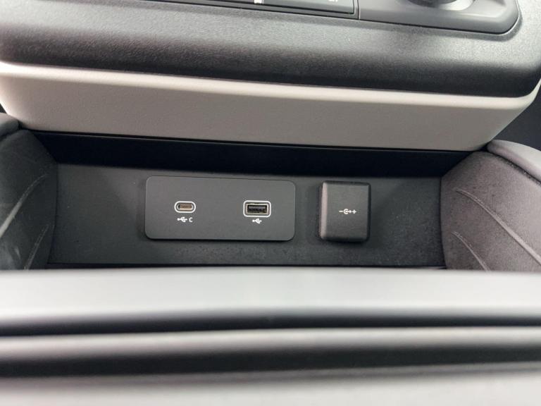  Land Rover Defender 110 3.0 D300 MHEV X-Dynamic HSE Auto 4WD Euro 6 (s/s) 5dr Diesel Automatic