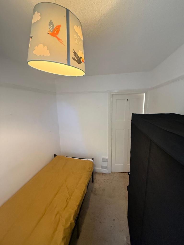 Single room to rent in Staines 