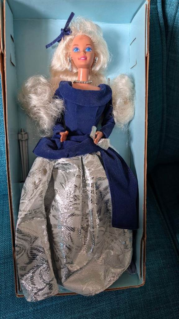 Winter Velvet Barbie. Avon Special edition 1994.