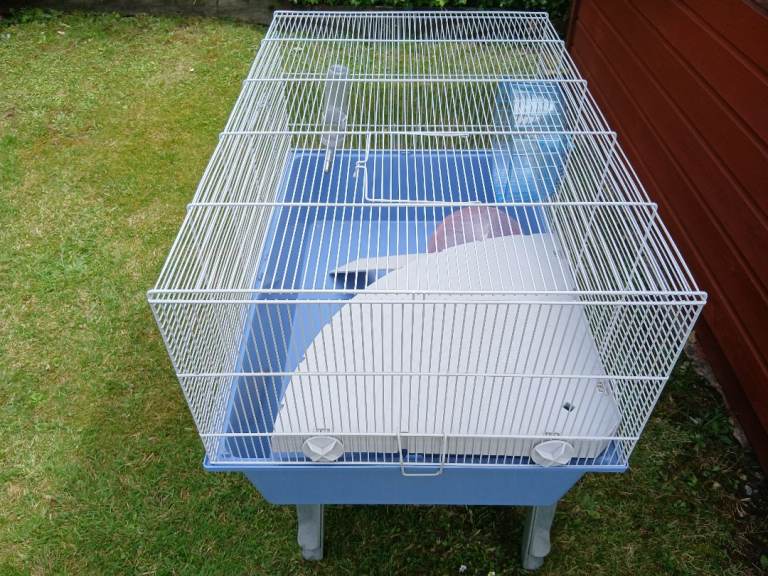 Hamster play cage  £15 SO529DW.