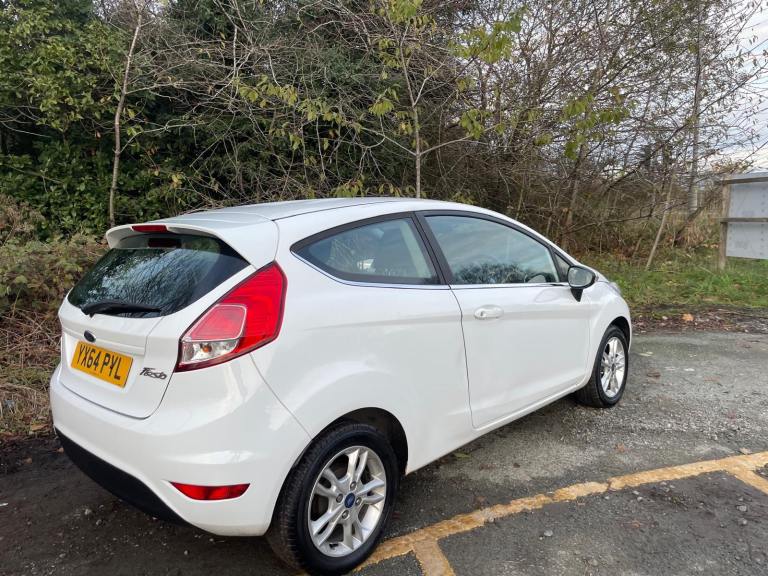FORD FIESTA 1.2 ZETEC 64 REG WHITE 3 DOOR 11 MONTHS MOT TAX £35 YEAR LOW INSURANCE 50+MPG