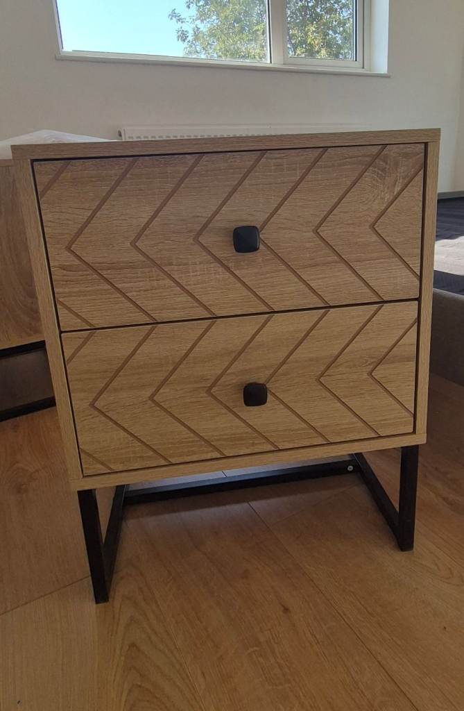 2 Modern Bedside Table/Night stand with 2 Drawers – Excellent Condition