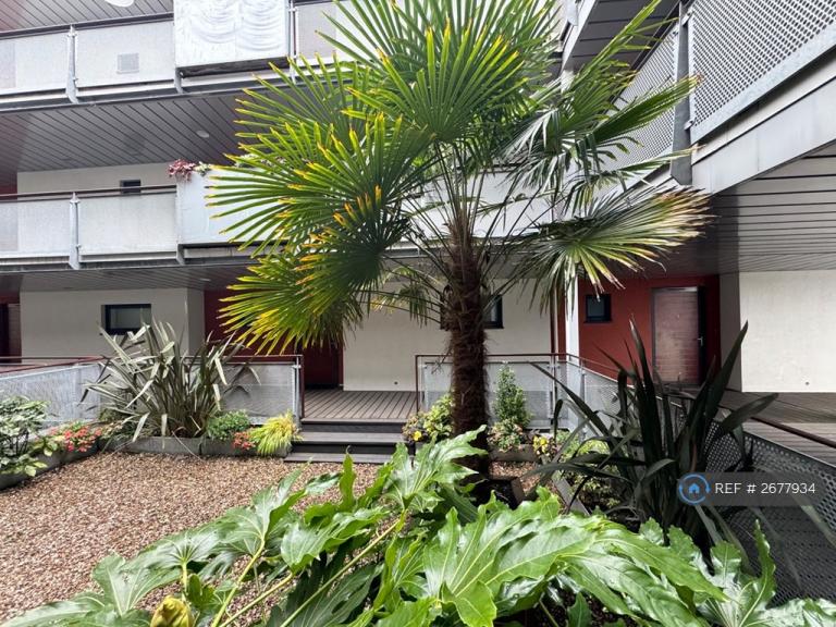 2 bedroom flat in Park View, Cardiff, CF10 (2 bed) (#2677934)