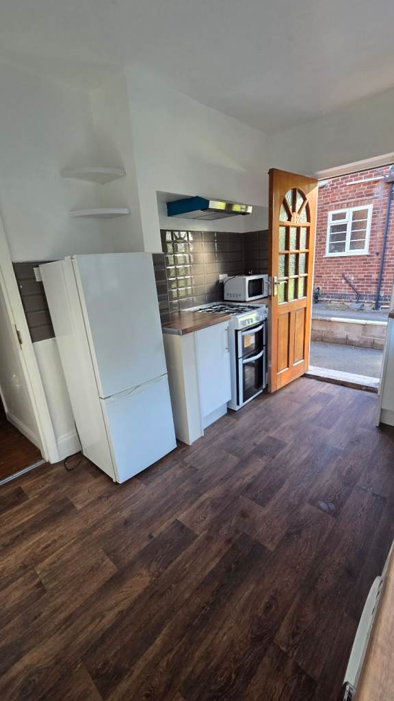 2 bed flat unfurnished The Park