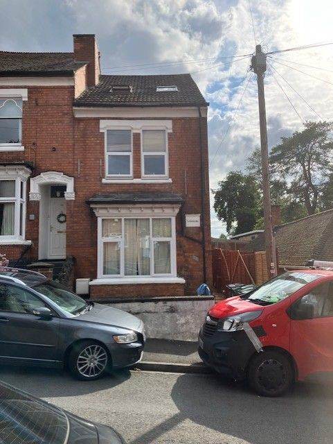 6 bedroom Victorian semi detached property in Worcester