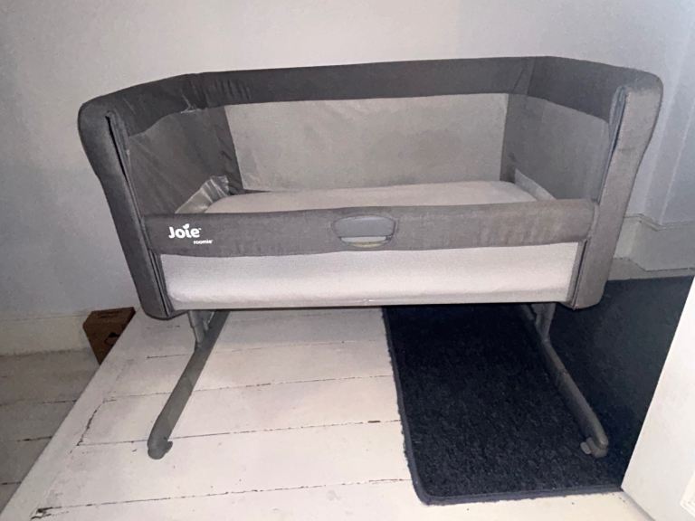 Joie Roomie Next To Me Bedside Crib - Grey Flannel Cot Co-Sleeper