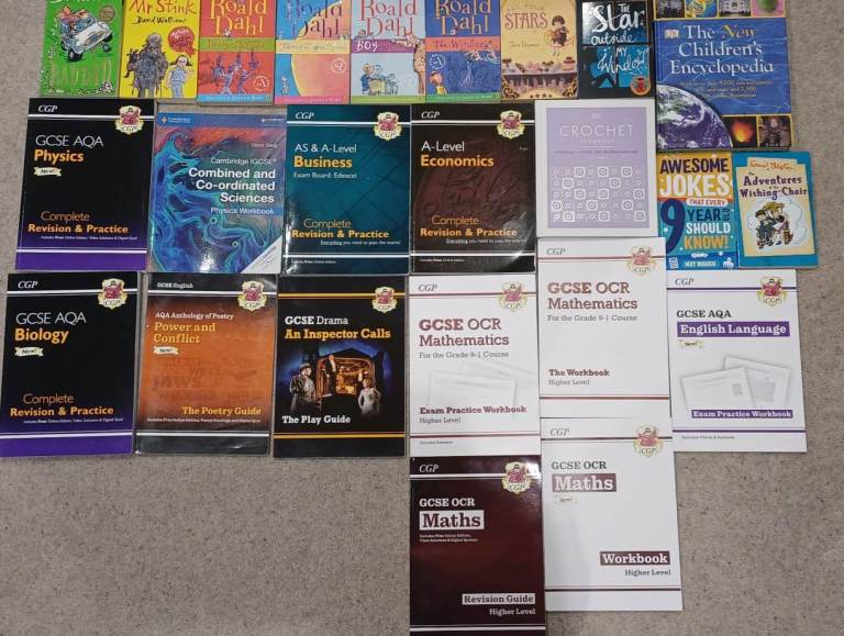 GCSE AQA OCR Revision Guides & Workbooks - Physics, Biology, Maths, English and Fiction books