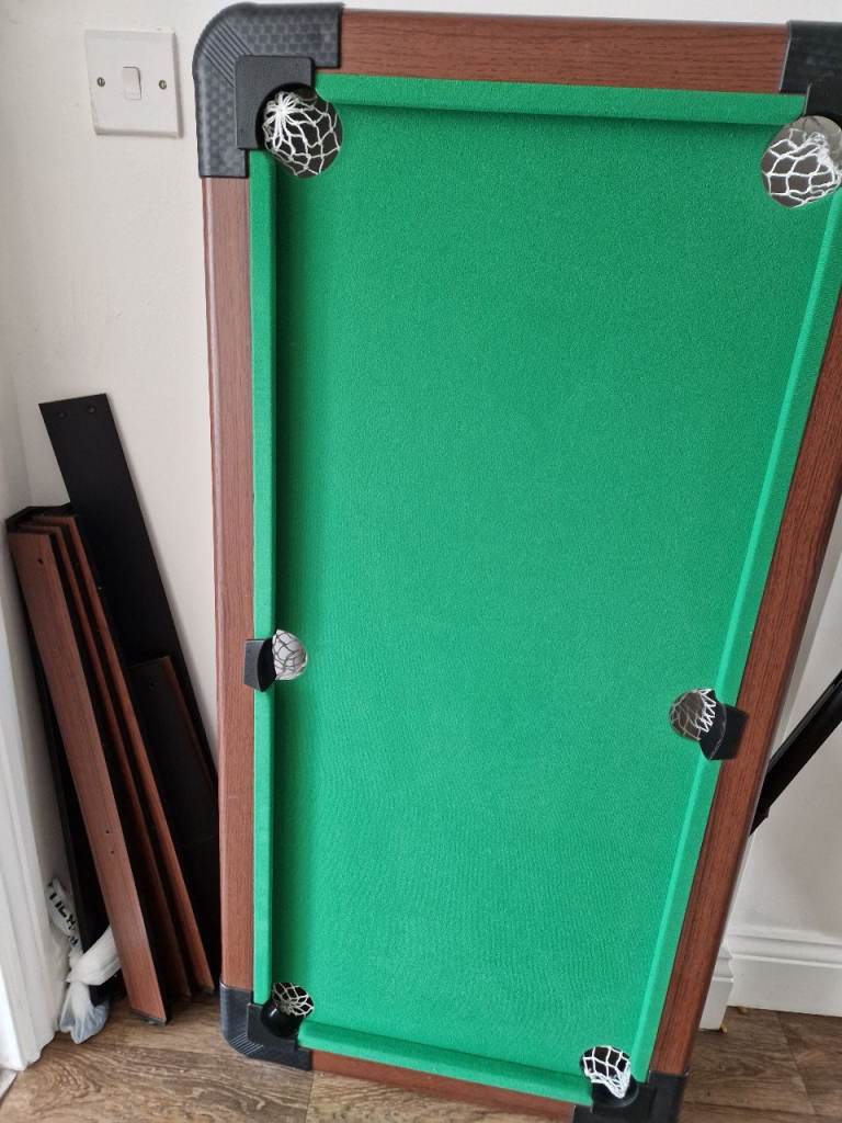 Small pool table 
