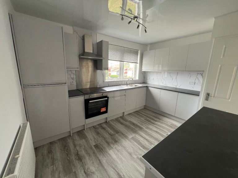 Newly renovated 2-bed flat to rent in sought after area