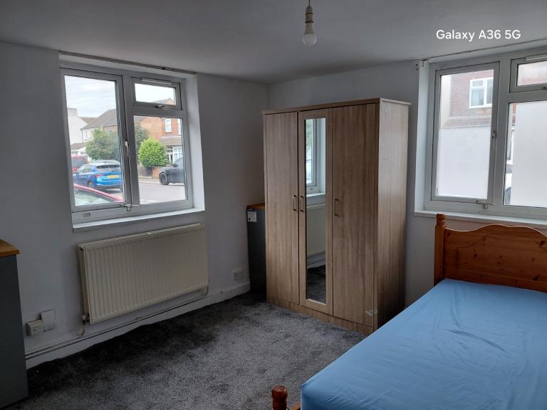 2 Bedroom Flat 