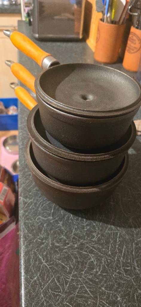 Set of 3 Cast Iron Pots with Lids – Good Condition