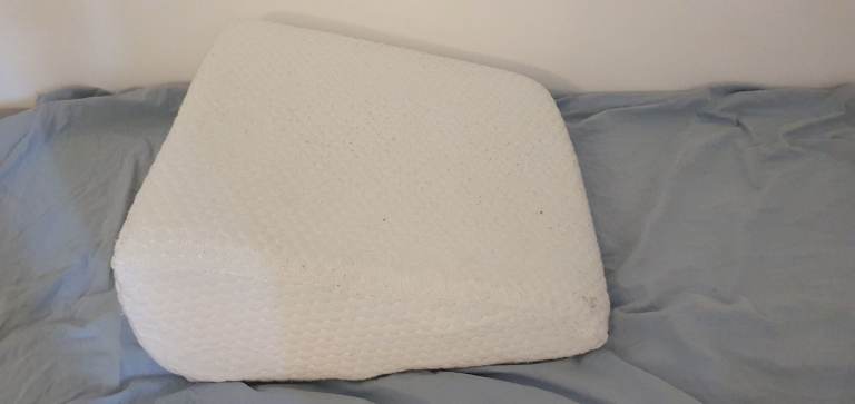 AviiatoR Memory Foam Orthopaedic Wedge Pillow - £5