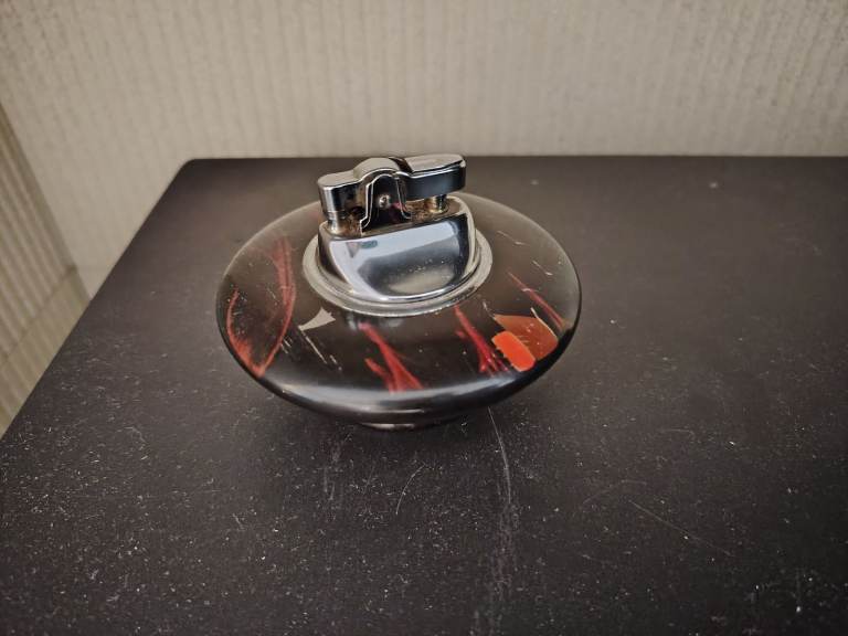 Vintage Black & Red Table Lighter – Decorative